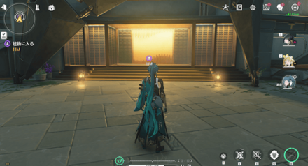 正面の建物の中に入る