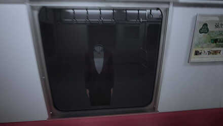 窓の外の首の無い人