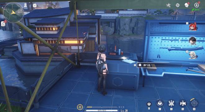 小さい建物の机の上