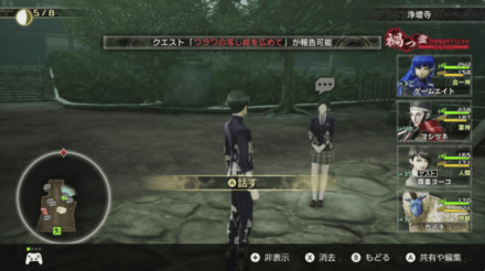 ブロマイドを渡す学生