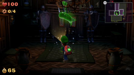 エントランスのシャンデリア