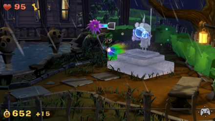 中庭の博士の像