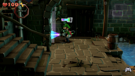 西館ロビーの隠れたドア