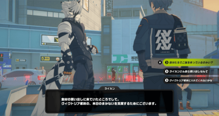 ルミナスクエアの銀オブジェの近くの画像