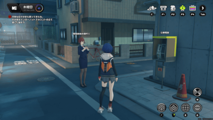 深夜に公衆電話の前にいる「緊張気味の通行人」に話しかける