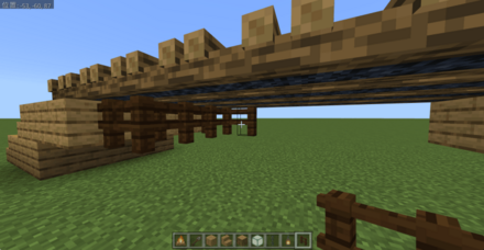 橋の下にフェンス