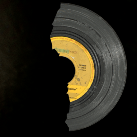 割れたレコード盤（右）画像