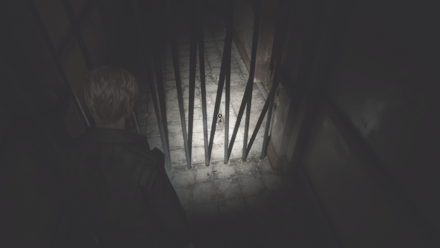 鉄格子の先に鍵