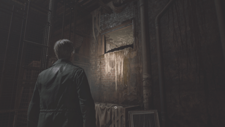 上の穴から部屋に入る