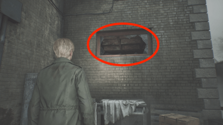 割れた窓から入る