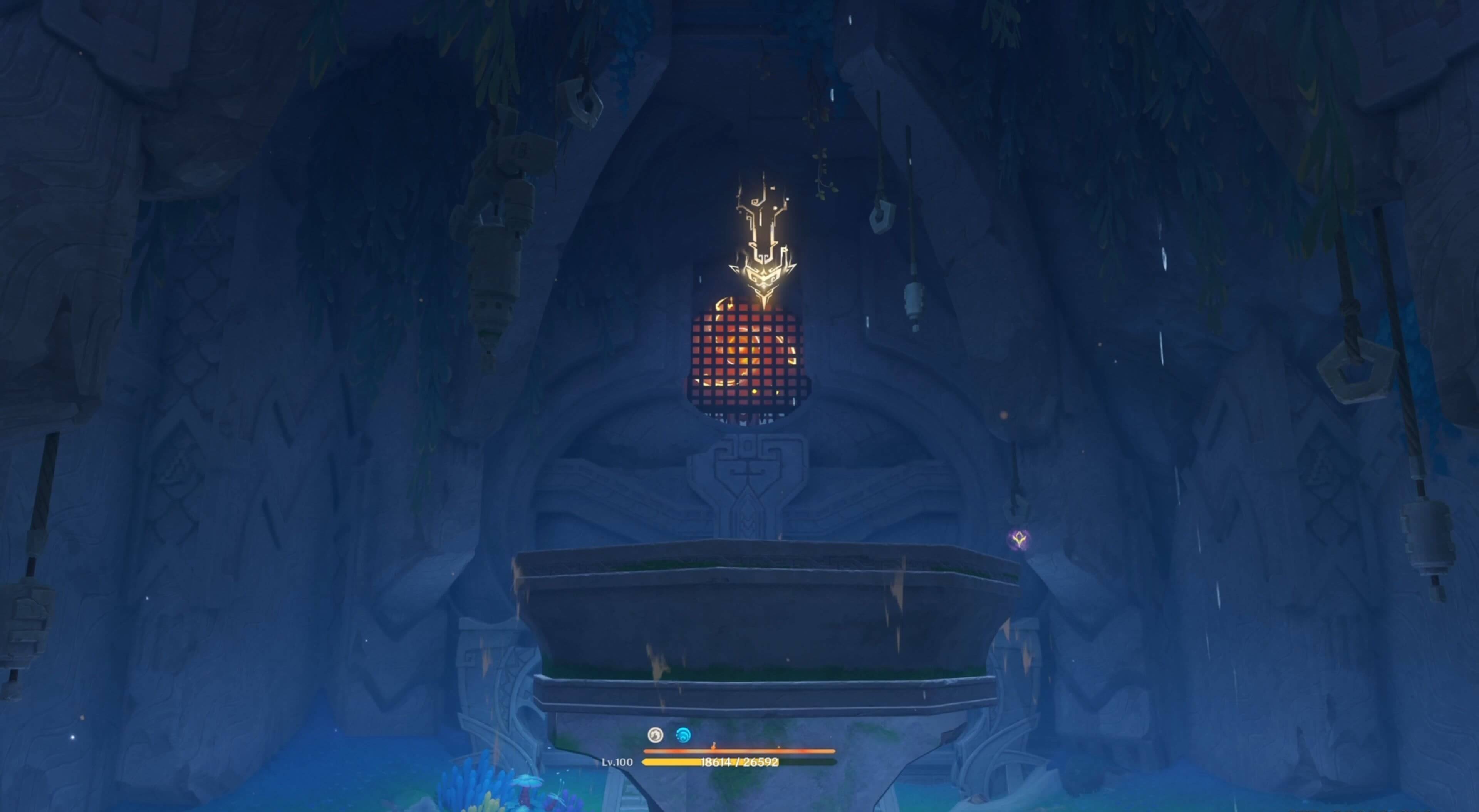 中央の台座が上昇する