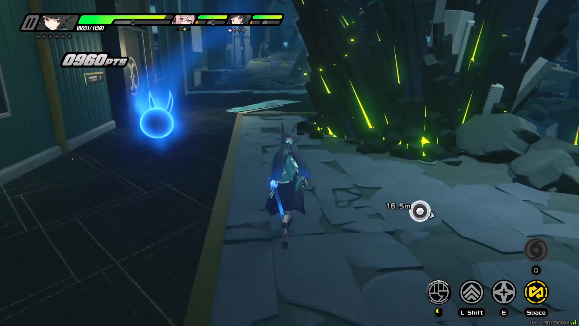 エレベーターを降りて左へ