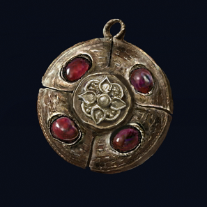 緋琥珀のメダリオン画像