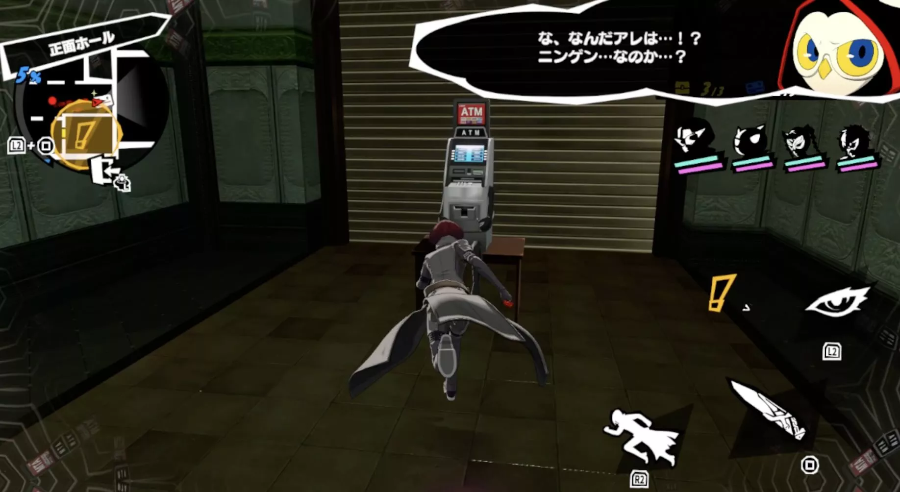 階段を降りたフロアの通路の先にあるシャッターの前