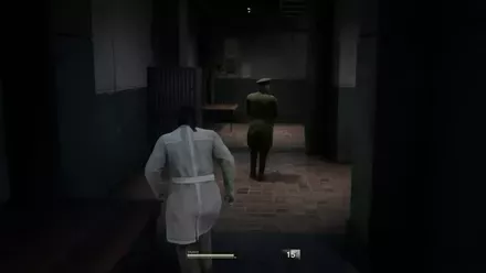 科学者の服で潜入