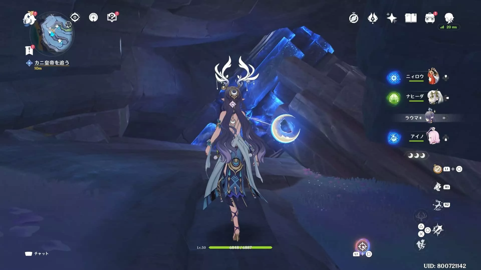 青色に光っている岩に向かって石を飛ばす