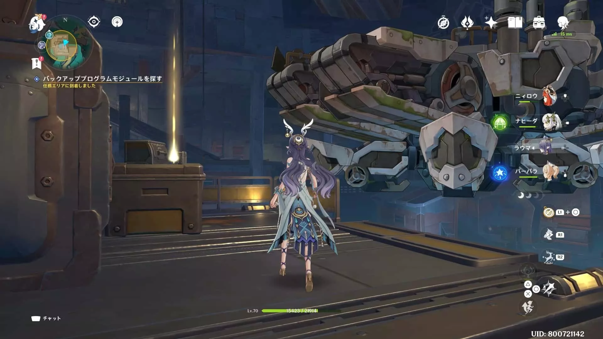 左側のスロープを登り画像の場所にある光を調べる