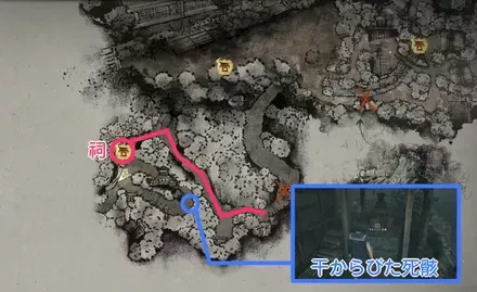 道なりに進むと祠がある