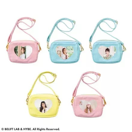 ILLIT　プラチナムザッカショルダーポーチ