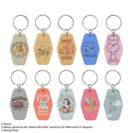 ディズニー&ピクサーキャラクター　ホテルタグ風キーホルダー