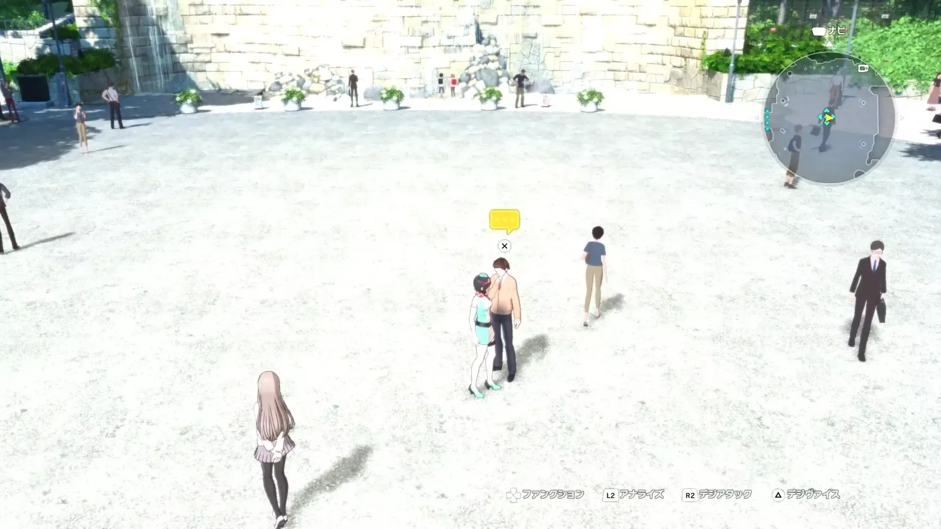 中央付近にいる男性に話しかける