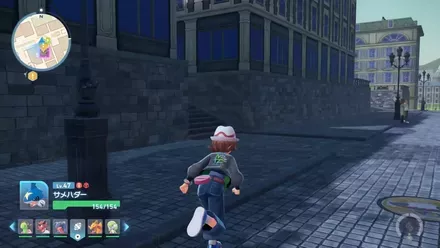 ビルの間の小道を曲がる