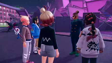 プリズムタワー前に集合する