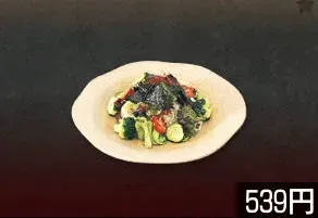 くらげナムルと蒸し鶏のチョレギサラダ