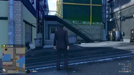 バッティングセンター裏の階段