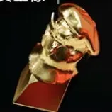 丸々とした毛玉の黄金像