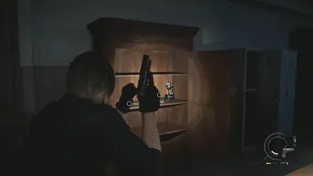 資料室のタンスからラクーン君