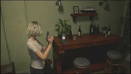 ヘリポート横の家に入ってすぐの机の上