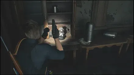 ラクーンシティ1体目のラクーン君は、カフェオアシスのカウンター内にあります。