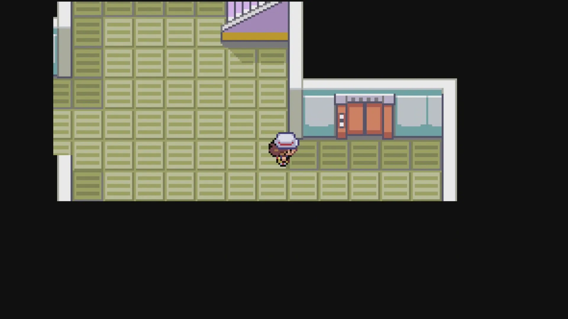 奥へ進みエレベーターを使用する