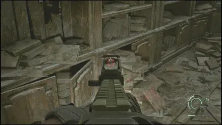 ラクーンシティ12体目のラクーン君は、図書室中央の本棚の下段にあります。