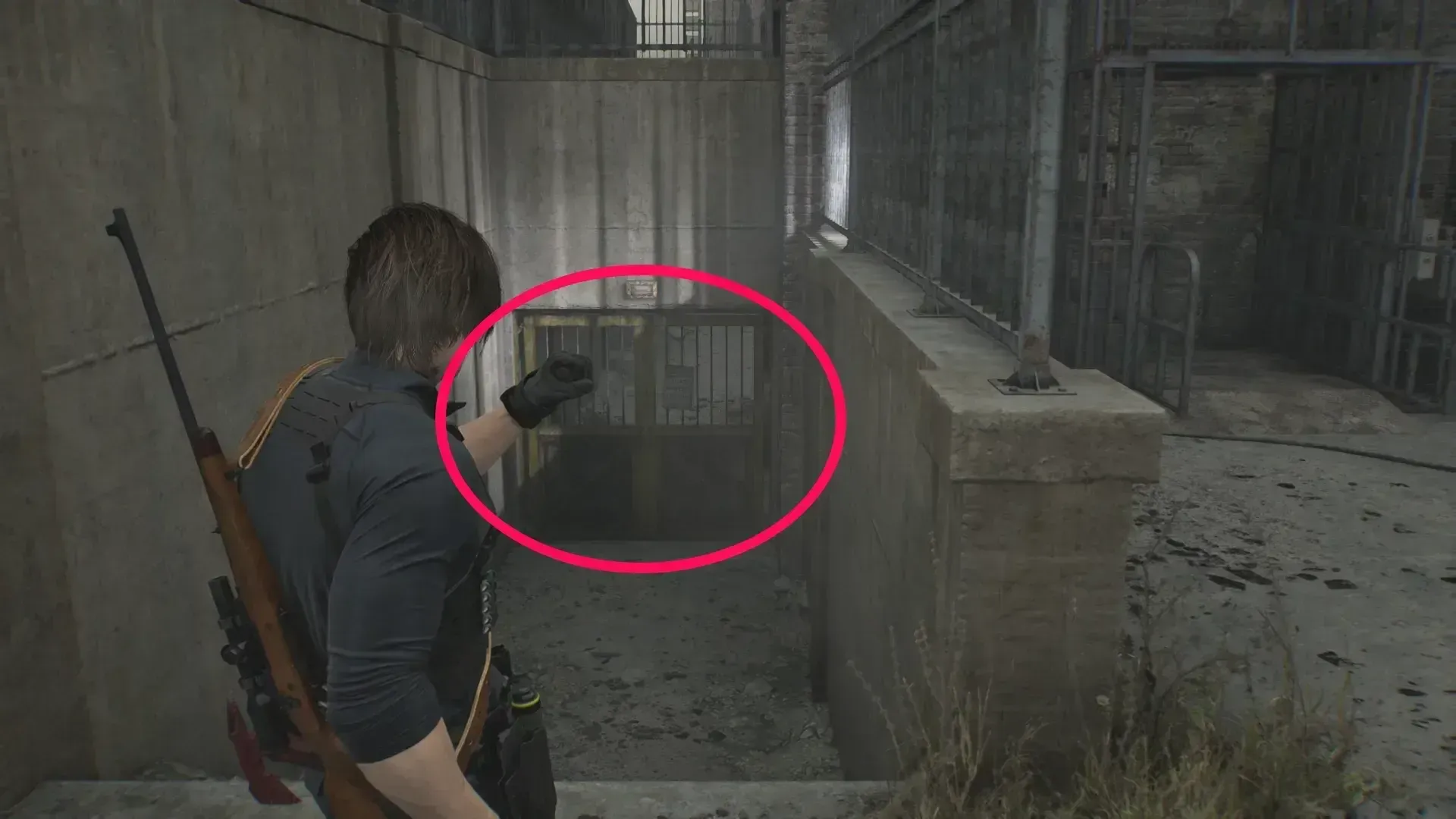 エレベーター横のドア