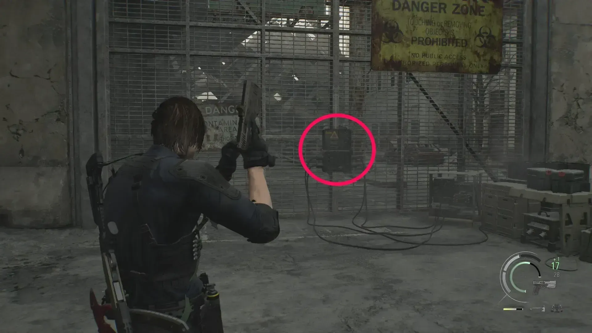 起爆装置をはめる