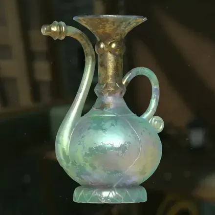 玉虫色の水差し