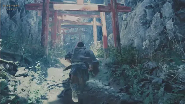 鬼の隠れ里を道なりに進む