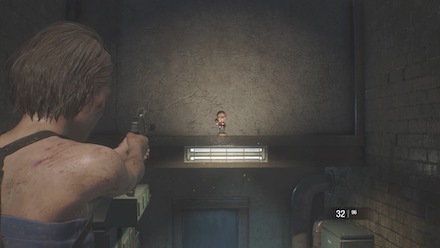 下水道階段のチャーリー人形