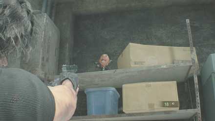 武器庫チャーリー人形