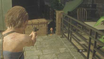 時計塔前チャーリー人形