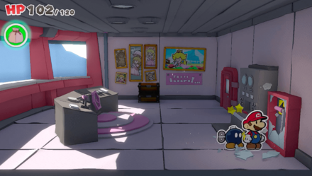 操舵室にあるヒビをハンマーで叩く