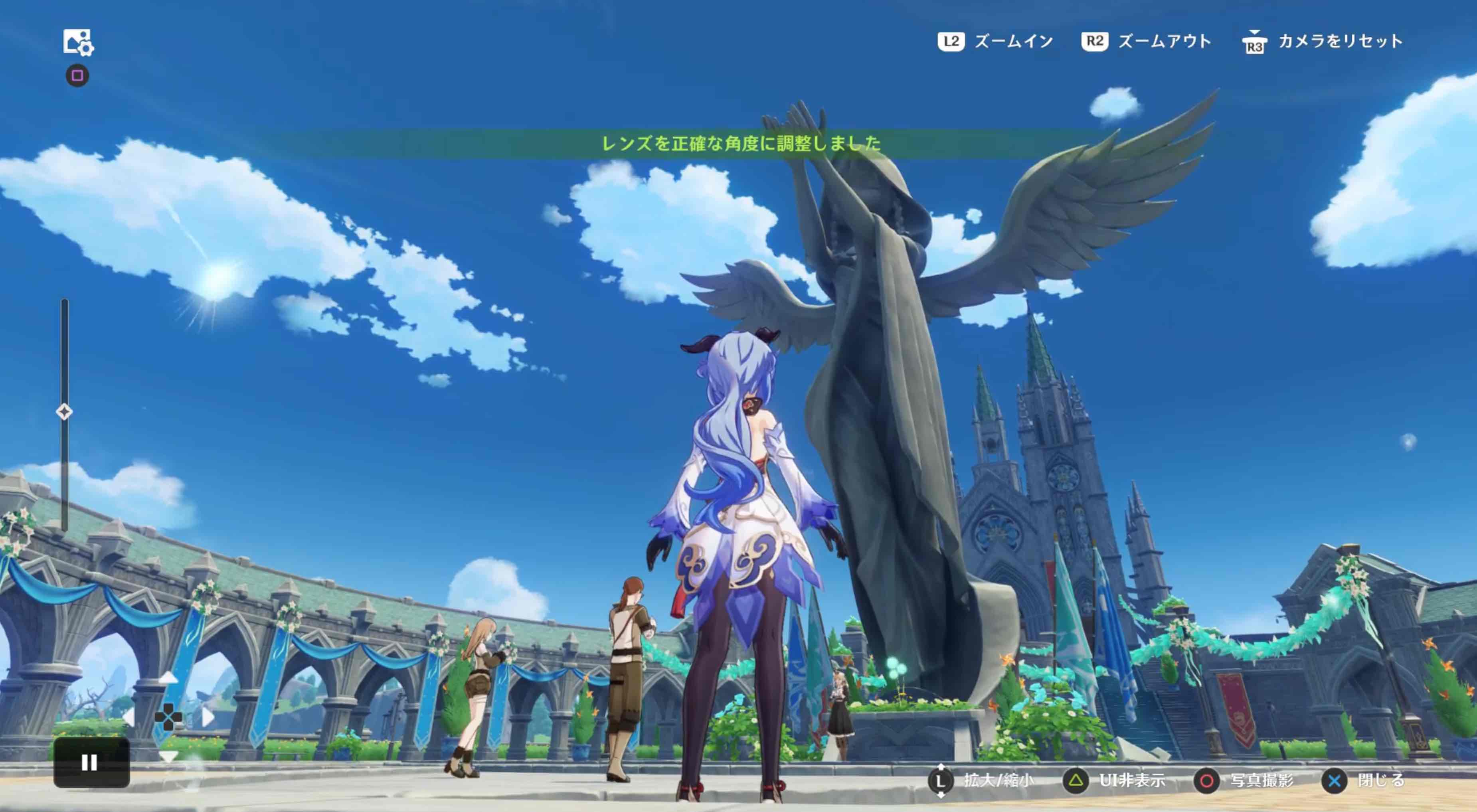 大聖堂前の神像を撮る