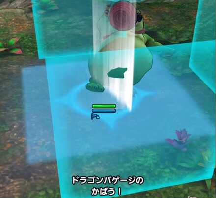 かばうでみがわりながら戦う