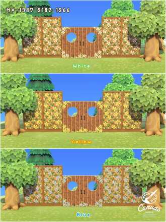 花が咲いてるラティスと扉の画像