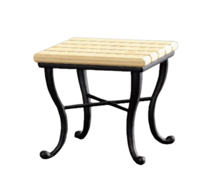 ナチュラルなスクエアテーブル画像