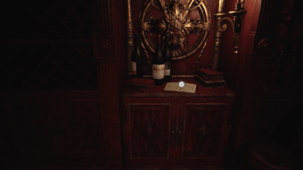 緋眼石の部屋にある