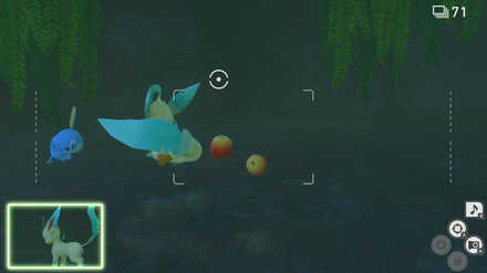 後ろ側にリンゴを投げる