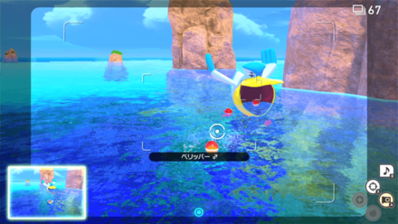 ふわりんごをすくう瞬間を撮影